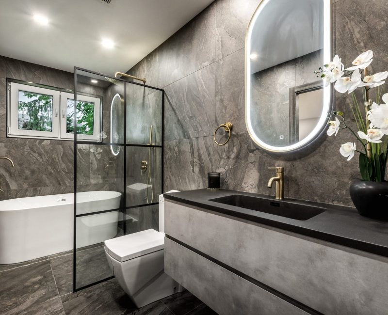 Canadian,Single,Family,House,,Renovated,With,Some,Luxury,Elements,In Canadian,Single,Family,House,,Renovated,With,Some,Luxury,Elements,In